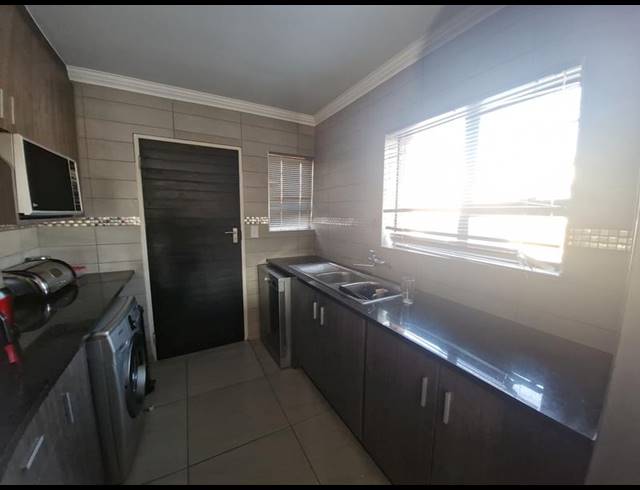 3 BEDROOM SIMPLEX FOR SALE IN AMBERFIELD VALLEY